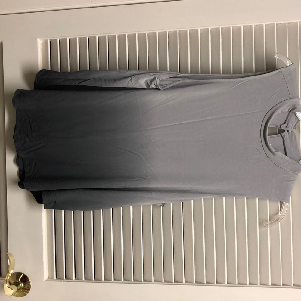Gray muscle tee